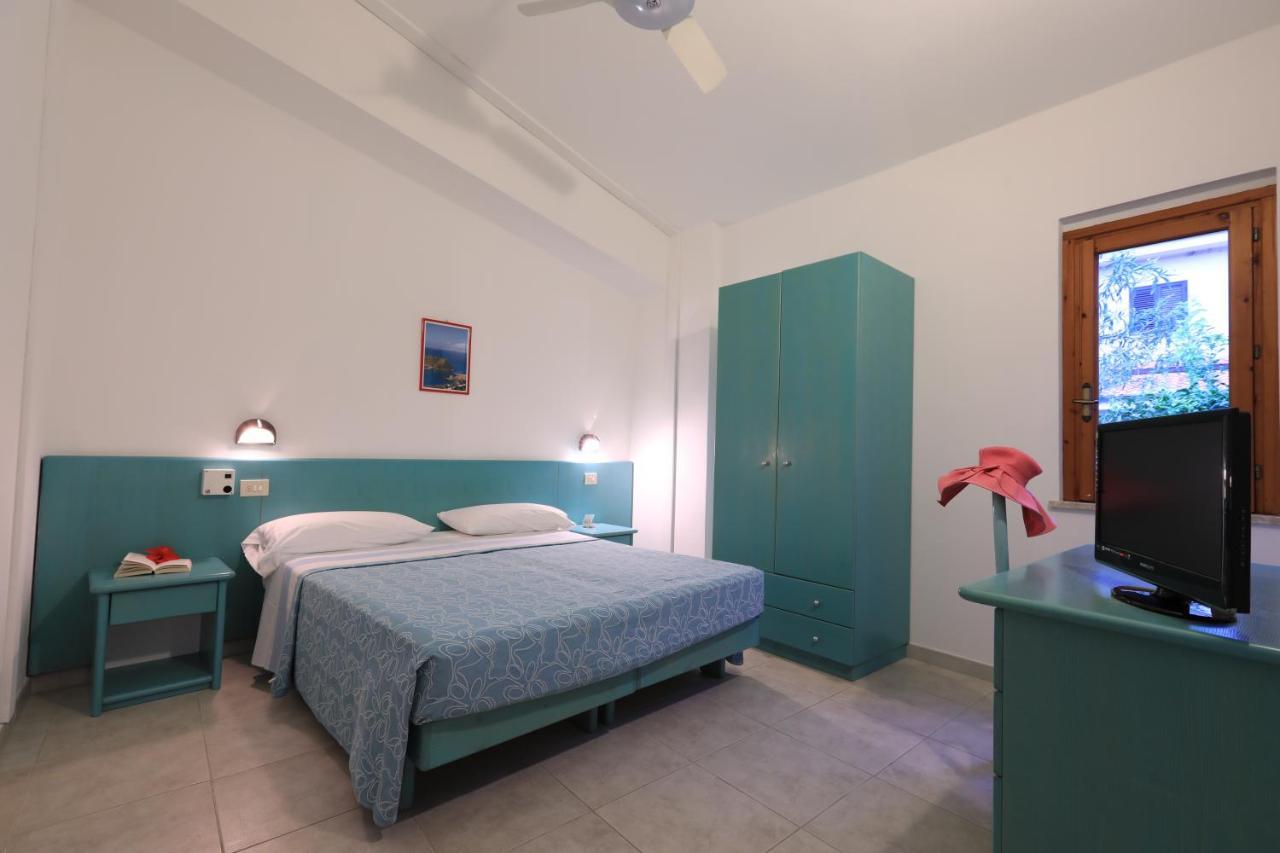 Villaggio Torre Ruffa Robinson カーポ・ヴァチカーノ エクステリア 写真