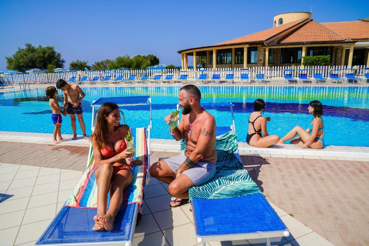 Villaggio Torre Ruffa Robinson カーポ・ヴァチカーノ エクステリア 写真
